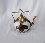 Petite théière en terre cuite décoré en cuivre