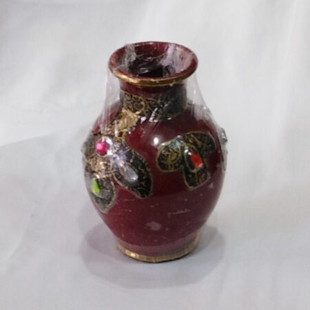 Petit vase rouge pour décoration